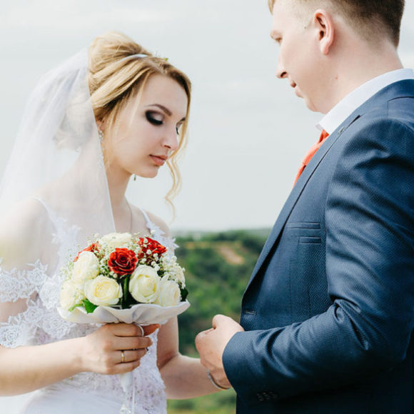 Josh & Kate’s Teary First Look